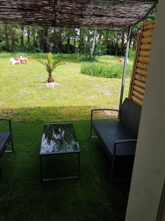 02 - Tres Joli 2 Pieces Avec 3 Lits Pouvant Accueillir Jusqu'A 5 Personnes, Situe Au Rdc Avec Entree Independante, Une Place De Parking Reservee Devant L'Entree Et Terrasse Sur L'Arriere Donnant Sur Parc Arbore, Tout Le Linge De Maison Est Fourni Razac-sur-lʼIsle Kültér fotó