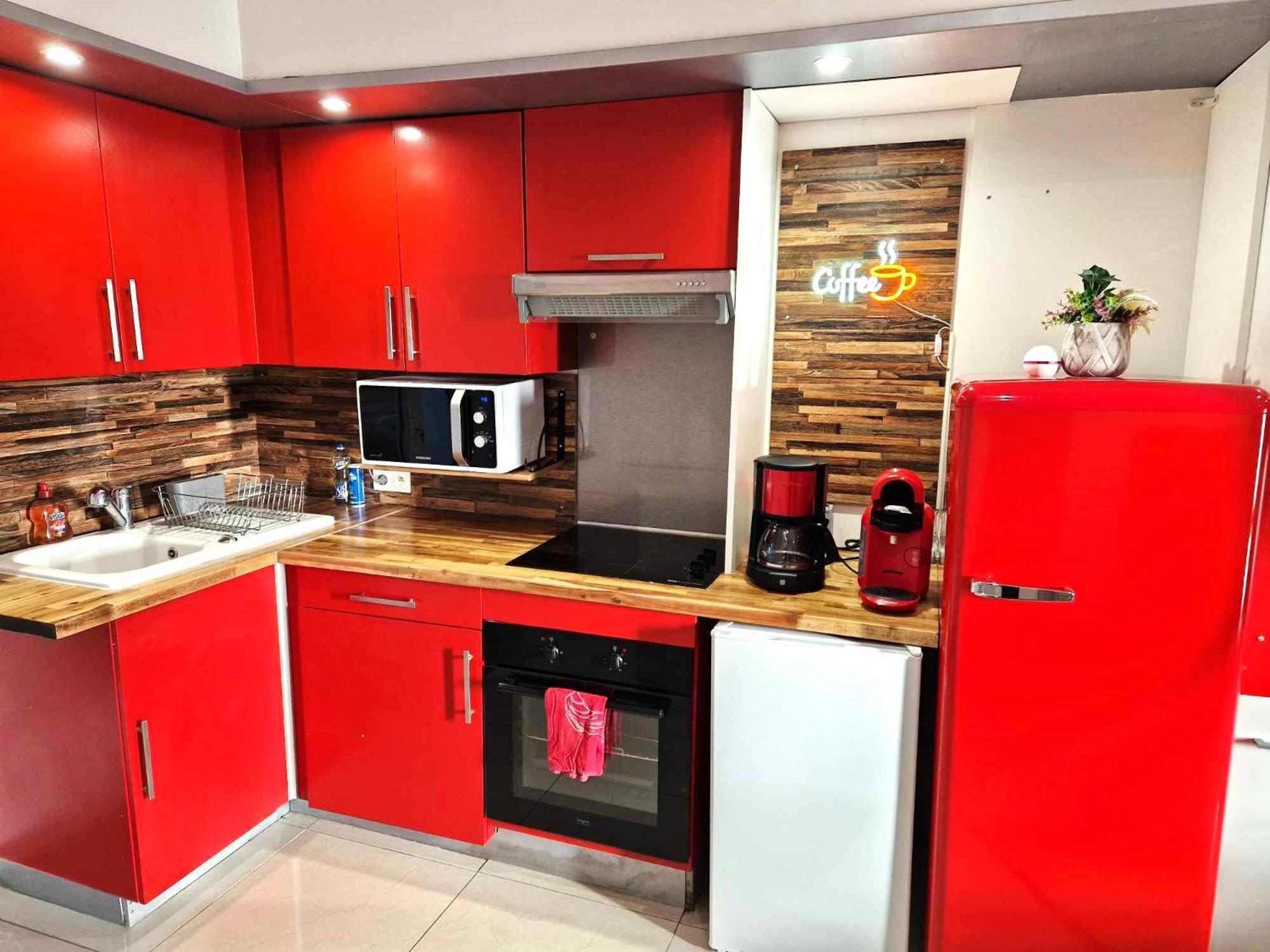 02 - Tres Joli 2 Pieces Avec 3 Lits Pouvant Accueillir Jusqu'A 5 Personnes, Situe Au Rdc Avec Entree Independante, Une Place De Parking Reservee Devant L'Entree Et Terrasse Sur L'Arriere Donnant Sur Parc Arbore, Tout Le Linge De Maison Est Fourni Razac-sur-lʼIsle Kültér fotó